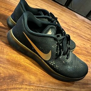 Nike Free RN Sneakers
